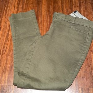 Woman’s olive green Banana Republic sloan dress pants